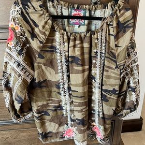 Johnny Was camo embroidered women’s blouse size large